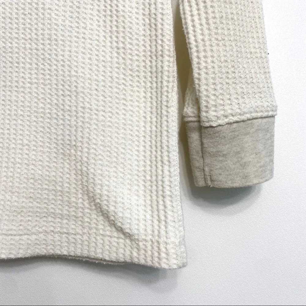 old navy | waffle knit thermal polar bear white tee 3t